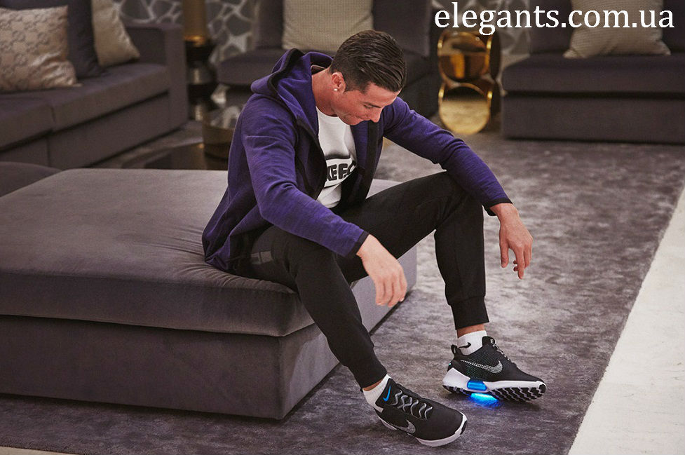 Nike представила самошнурующиеся кроссовки для массового потребителя - последние интересные новости на сегодня на сайте супермаркета : интернет магазина одежды и обуви «Элегант» в Сумах (Украина) каталог моды сезон 2018 года (смотреть онлайн бесплатно видео и фото обувь) nike,nike (usa),обувь,магазин обуви,сайт обуви,обувь интернет,обувь интернет магазин,купить обувь,детская обувь,размеры обуви,сапоги,купить сапоги,сапоги женские,смотреть сапоги,кроссовки купить,валенки,кроссовки,купить кроссовки nike
