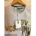 Где купить женскую футболку MOSCHINO (ITALY) белого цвета? Заказывайте на сайте интернет магазина одежды «Элегант» Сумы (Украина) - каталог одежды Москино (Италия) коллекции моды (смотреть онлайн видео и фото девушки топ модели)